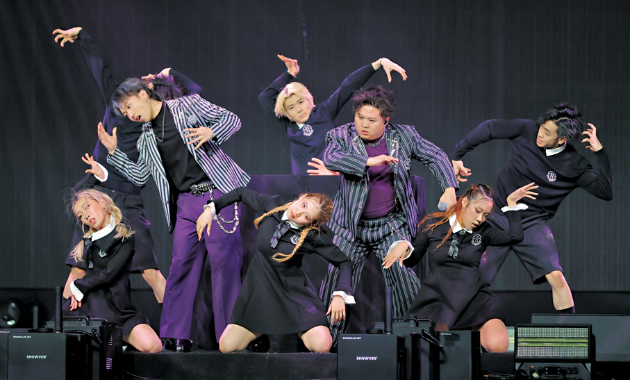 ●Teller與師兄合作表演。