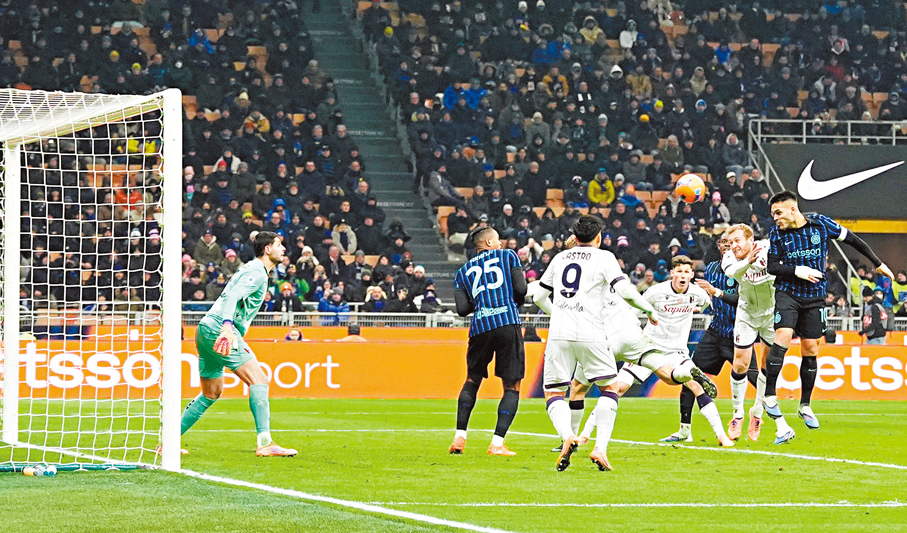 ●拿達路馬天尼斯（右）替國米建功。  美聯社