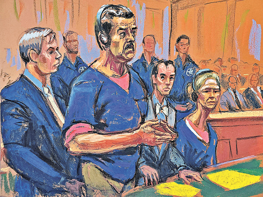 ●馬杜羅（前）在多次起立和坐下過程中頗顯吃力，右邊的弗洛雷斯額頭上貼有膠布。 法新社