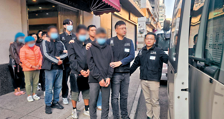 ● 入境處展開「劍魚行動」反非法勞工行動共拘捕20人。
