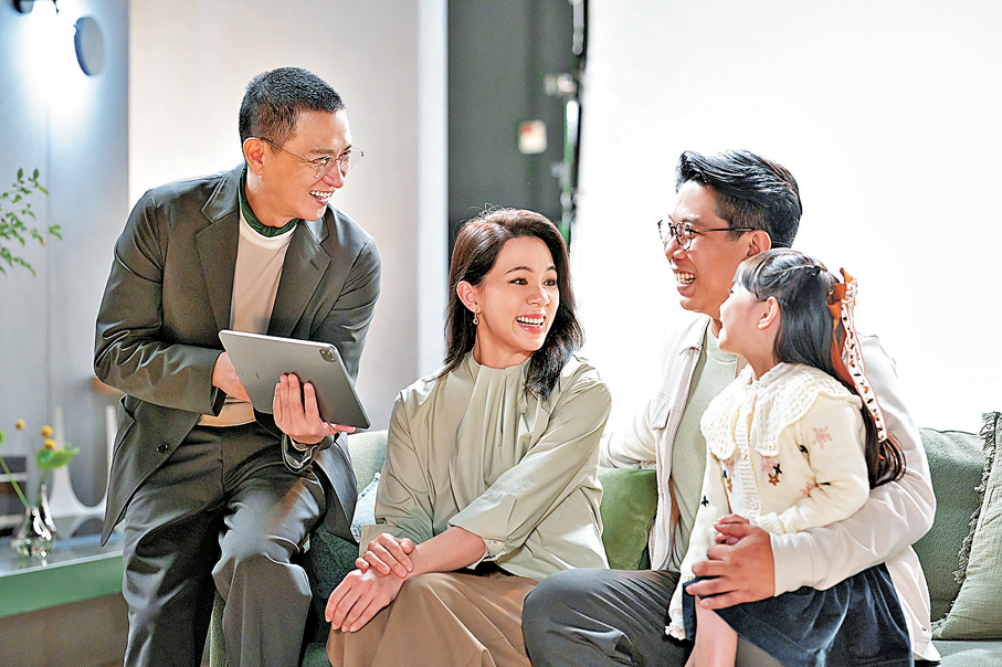 ●張家輝親自「落場」示範。