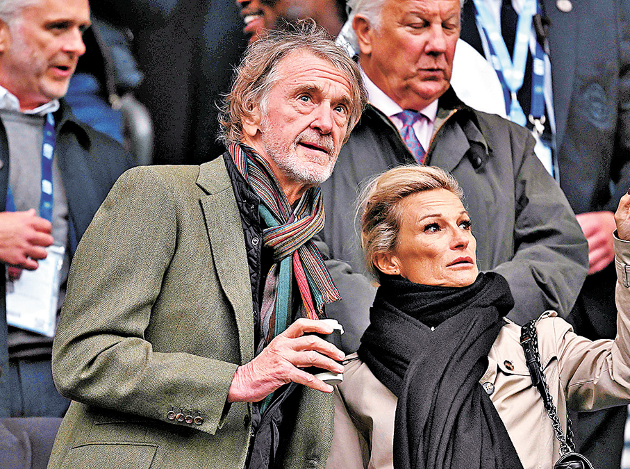 ●曼聯班主拉傑夫（左）據報對艾摩廉完全失去信任。 資料圖片