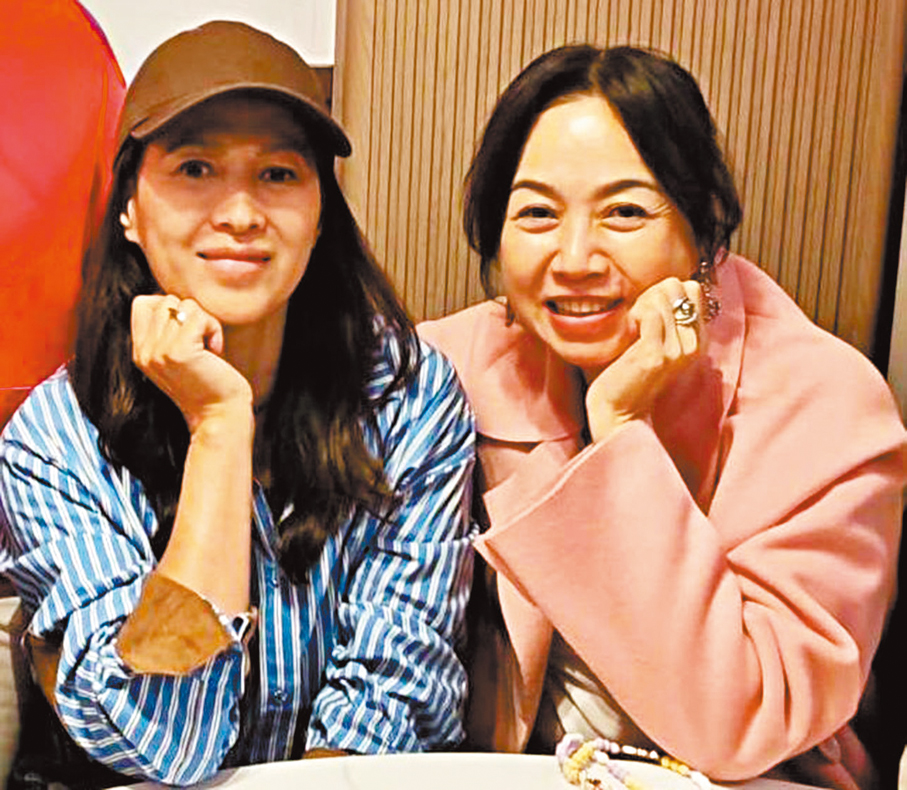 ●唐麗球（右）與梁琤都是筆者頗為喜歡的演藝人。 作者供圖