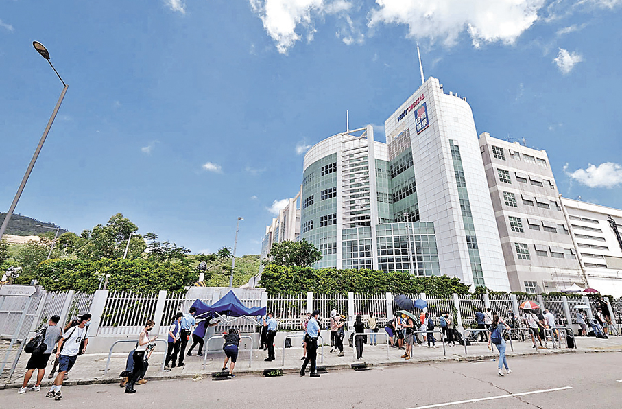 ●圖為2021年6月，警方國安處封鎖壹傳媒總部進行搜查。 資料圖片