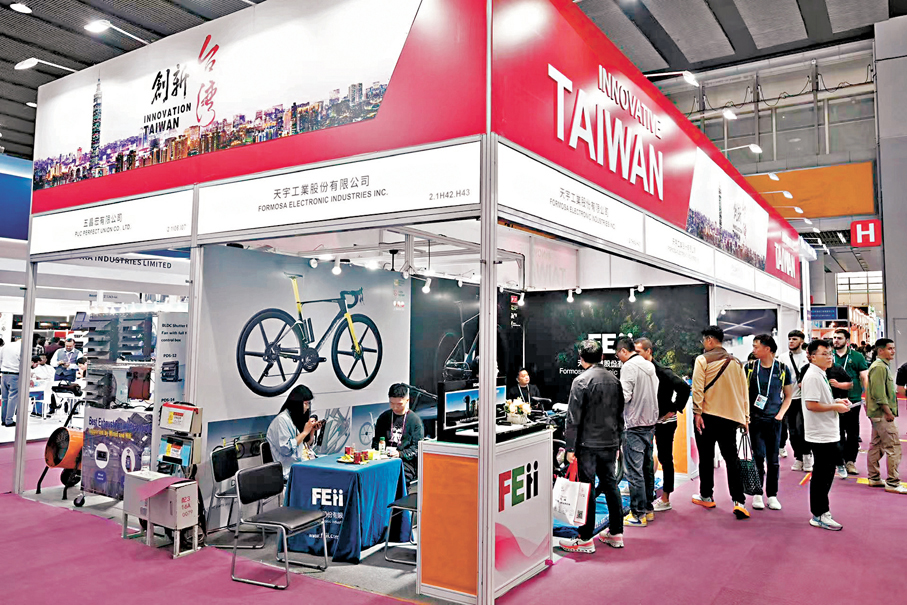 ●圖為去年4月17日，第137屆廣交會進口展的台灣企業吸引採購商。 資料圖片