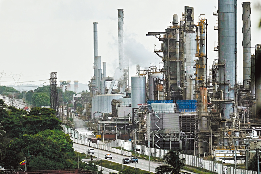 ●委石油基礎設施破敗不堪。 資料圖片