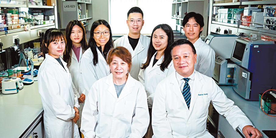 ●陳佩（前排左一）與團隊致力將eOCT研究轉化為臨床實踐。該研究旨在將已經良好生產規範（GMP）標準驗證的eOCT生產流程轉移回港。 港中大圖片