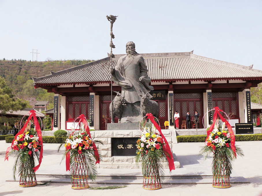 ●圖為蘇武紀念館前的雕像。 資料圖片