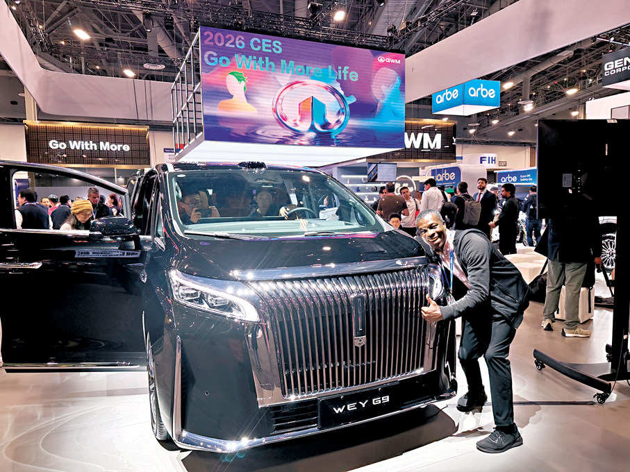 ●眾多中國企業攜前沿技術新品亮相。圖為長城汽車展台。 中新社