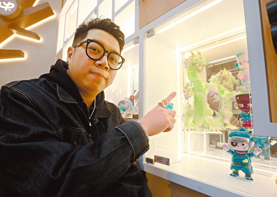 ●本地設計師Foon及其「科學怪豆丁」、「瑞獸勇者」作品。