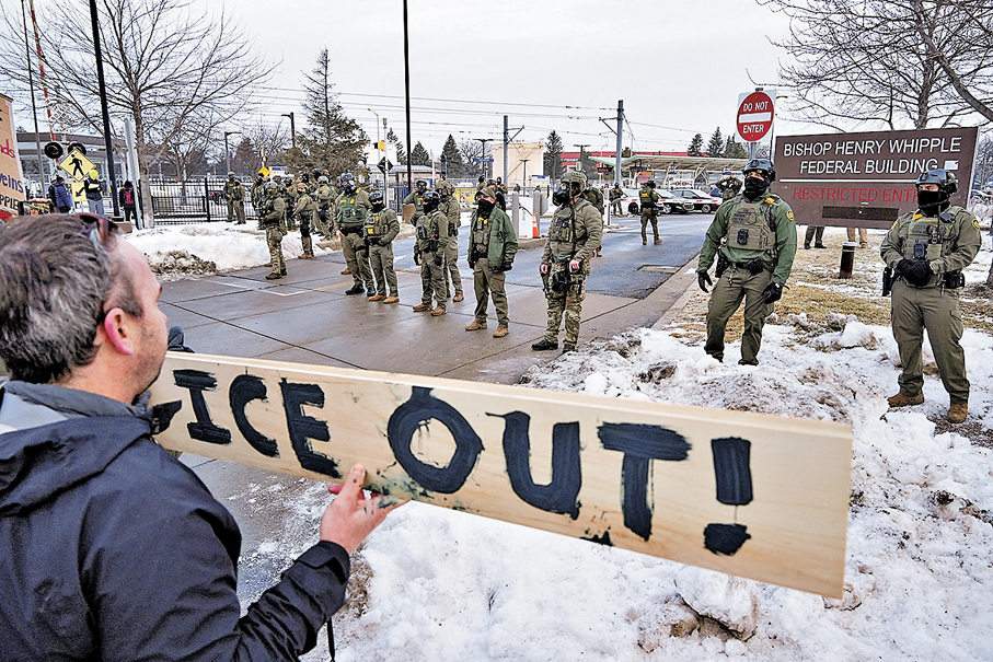 ●全美多地爆發反ICE示威，要求他們離開。 路透社
