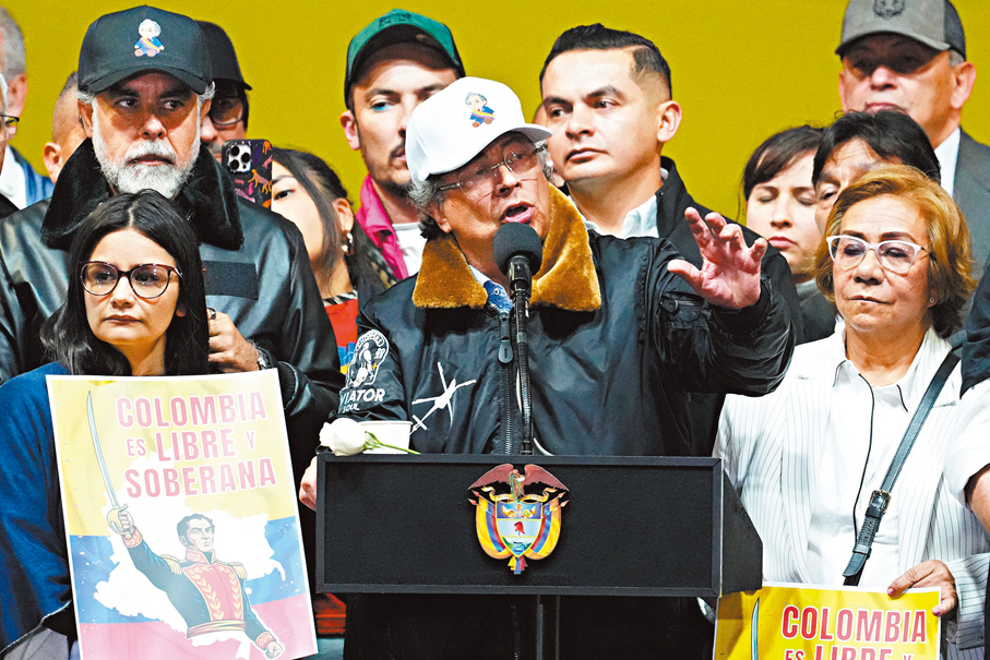 ●佩特羅參與哥倫比亞的反美抗議活動。 新華社