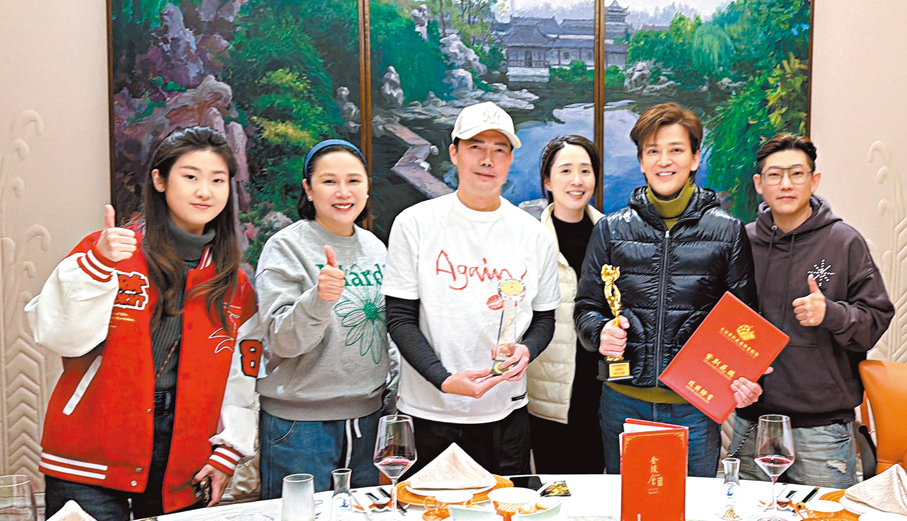 ●眾人齊為陳曉東與謝天華點讚。  受訪者供圖