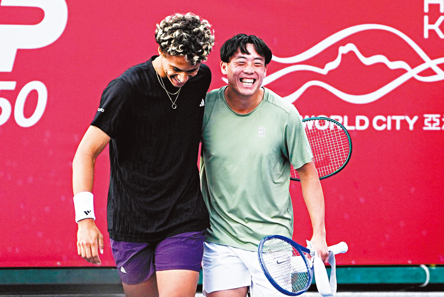 ●迪亞路（左）賽後有傷，與黃澤林退出男雙賽事。