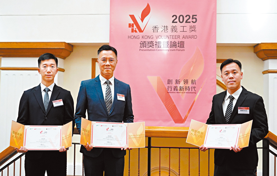 ●圖為三位獲獎警員。左起：翁振傑、郭凱傑、鍾肇恒。香港文匯報記者曾興偉  攝