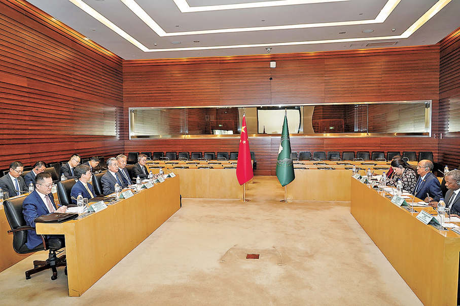 ●8日，王毅同非盟委員會主席優素福在埃塞俄比亞亞的斯亞貝巴非盟總部舉行中國—非盟第九次戰略對話。新華社