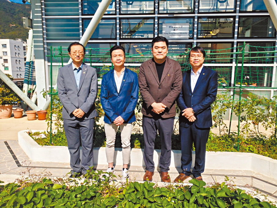 ●左起：浸大生物系副教授趙峻、浸大理學院副院長(跨學科發展)黃港住、浸大化學系助理教授呂育儒、浸大化學系副教授梁湛輝。 香港文匯報記者鍾靜雯 攝