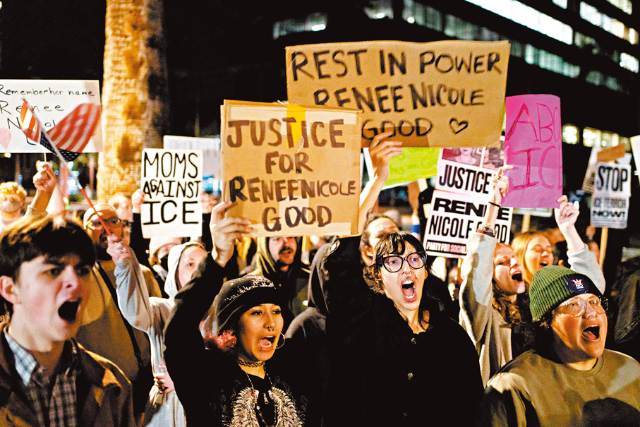 ●美民眾在亞利桑那州鳳凰城ICE辦事處外示威。 路透社