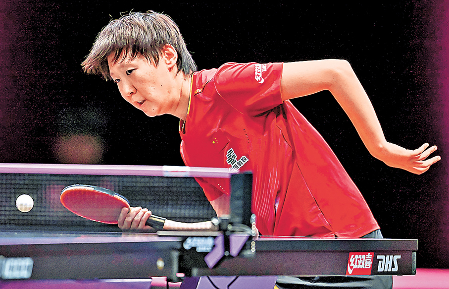 ●王曼昱在32強直落三局橫掃日本新星大藤沙月。 新華社