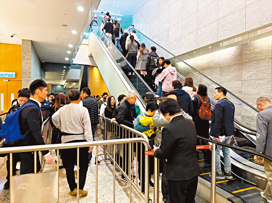 ●西沙SIERRA SEA 2A期累收42,330票，成為歷來首輪收票最多的新盤票王，其中投資客佔四成。