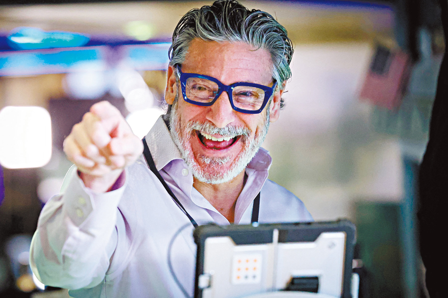 ●美國最高法院未對特朗普關稅合法性作出裁決，疊加失業率的回落，帶動隔夜美股全線走升，標指和道指周內均創歷史新高。 路透社