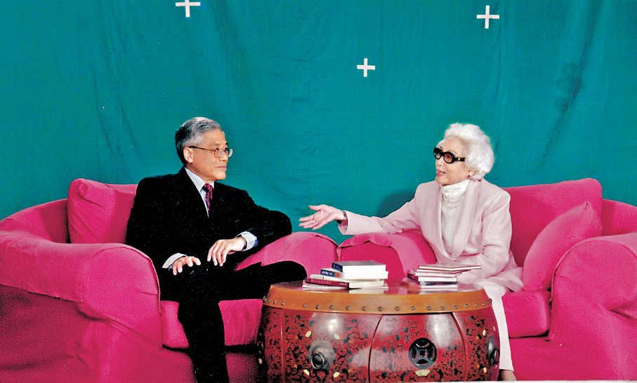 ●2013年，馬鼎盛和母親紅線女暢談她的藝術人生。 受訪者供圖