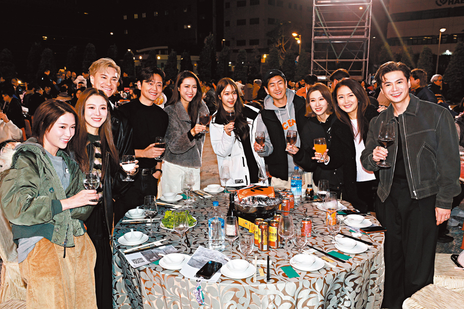 ●多位TVB藝人前晚出席第二場盆菜宴，氣氛熱鬧。 香港文匯報記者北山彥  攝