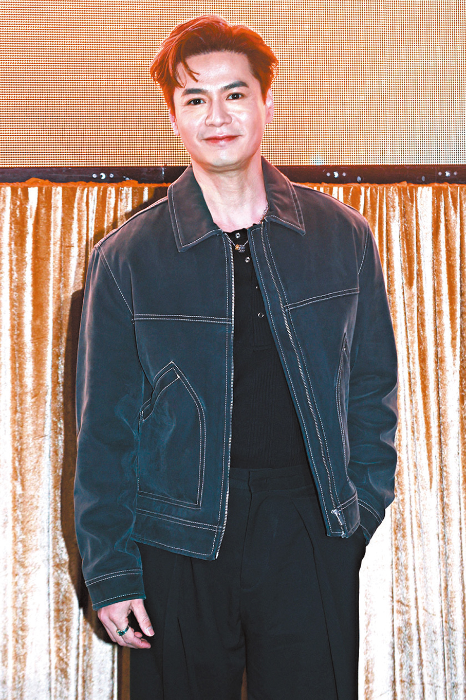 ●羅子溢想向同事謝票。香港文匯報記者北山彥  攝