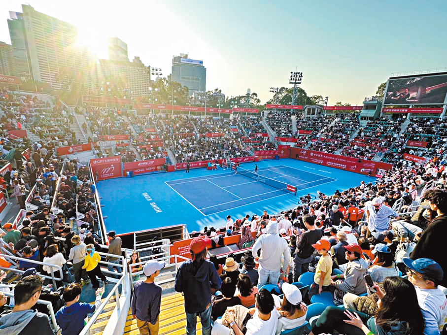 ●港網男單四強賽事吸引大批球迷入場，全場爆滿。