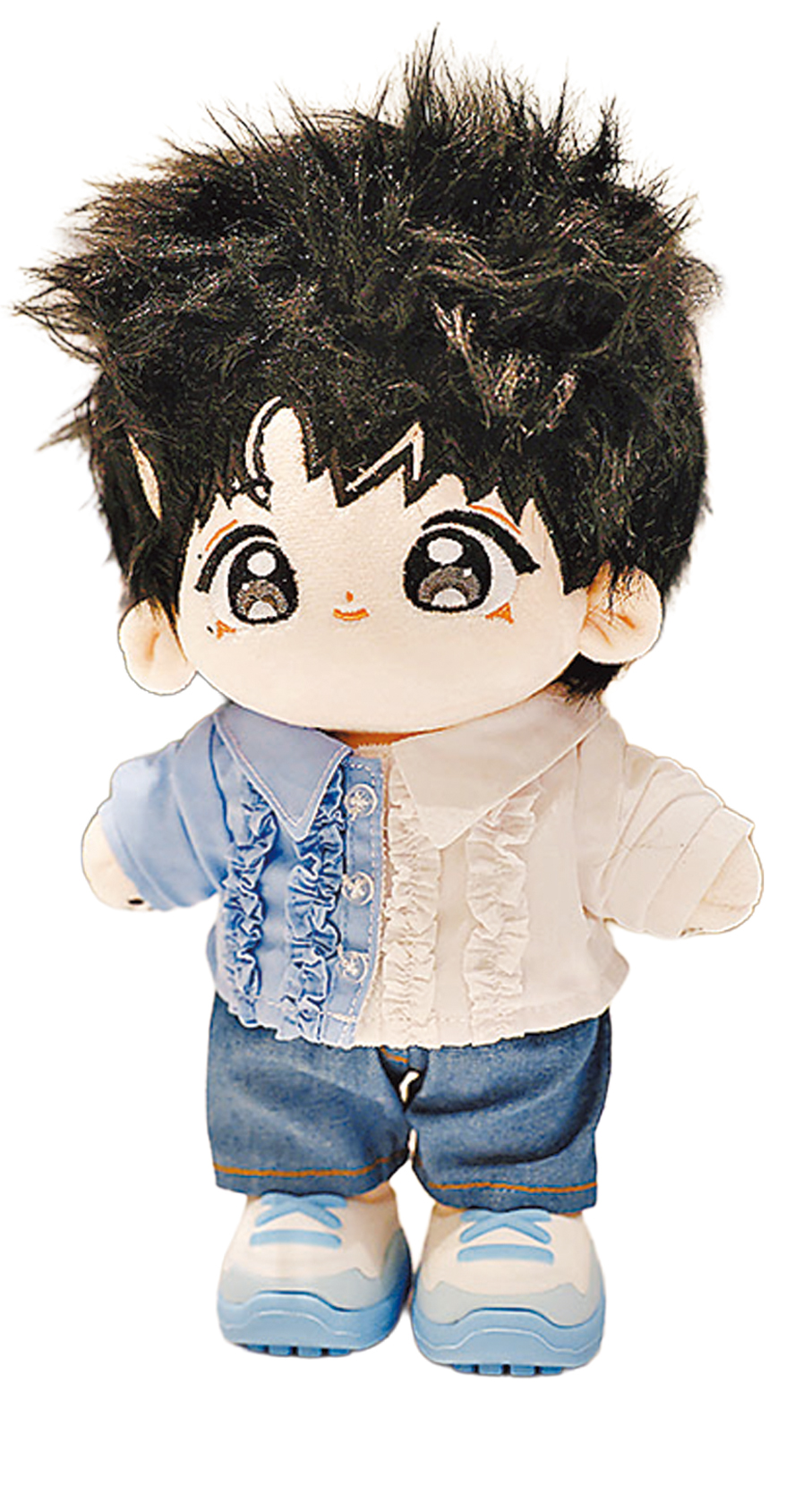 珠姐對由香港歌迷做的周深迷你版公仔愛不釋手。 