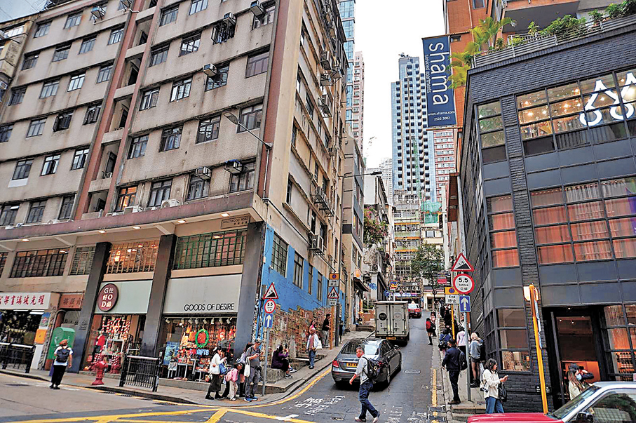 店外的巨型壁畫同樣風靡網絡世界。