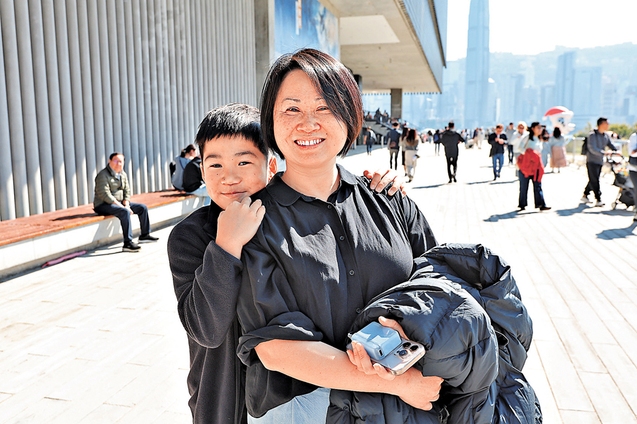 ●來自澳洲的王太太和小朋友Edison。香港文匯報記者黃艾力  攝