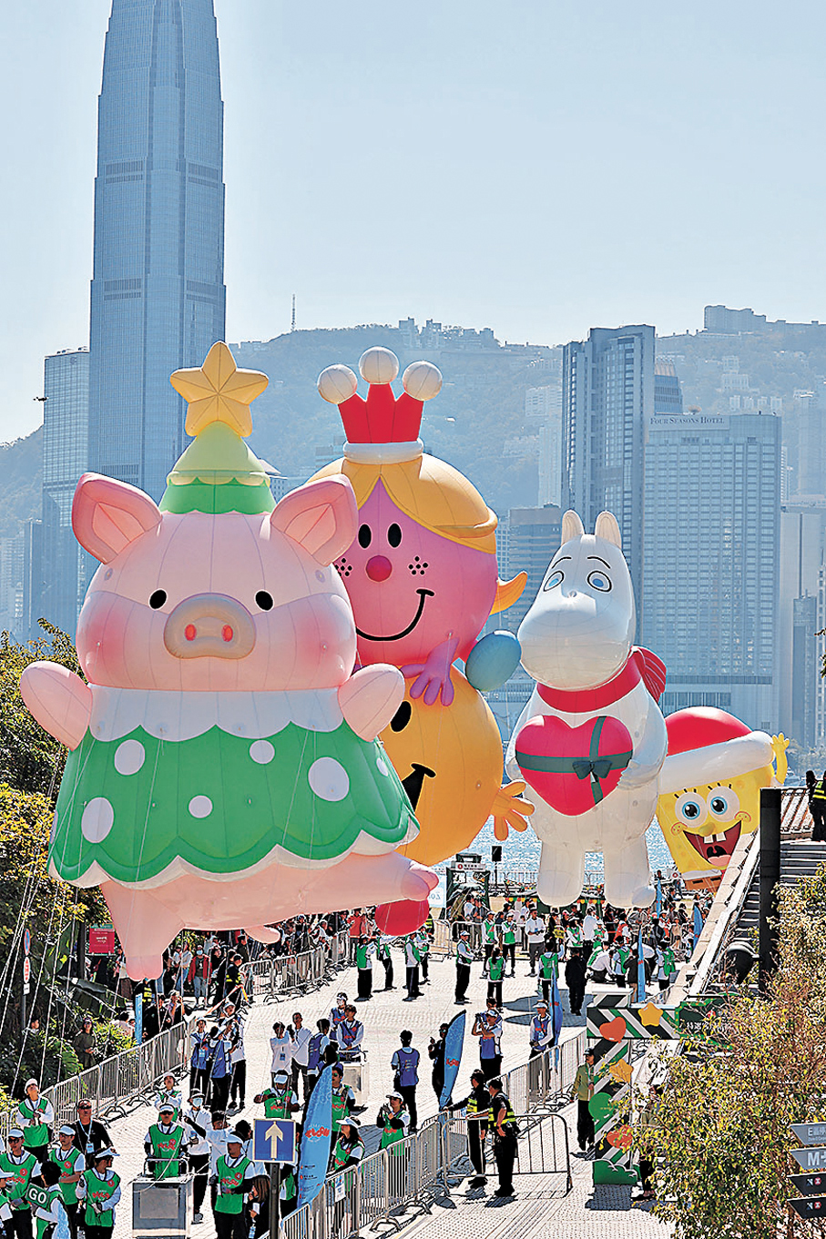 ●眾多國際著名IP角色登場，從前至後分別是LuLu豬、奇先生妙小姐、姆明及海綿寶寶。 香港文匯報記者黃艾力  攝