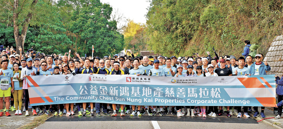 ●郭炳江等嘉賓主持起跑儀式。