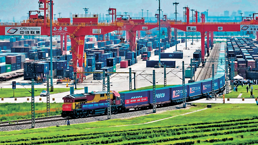 ●中歐班列（西安）跨裏海班列運輸時間由原來的約2個月壓縮至最快11天。 