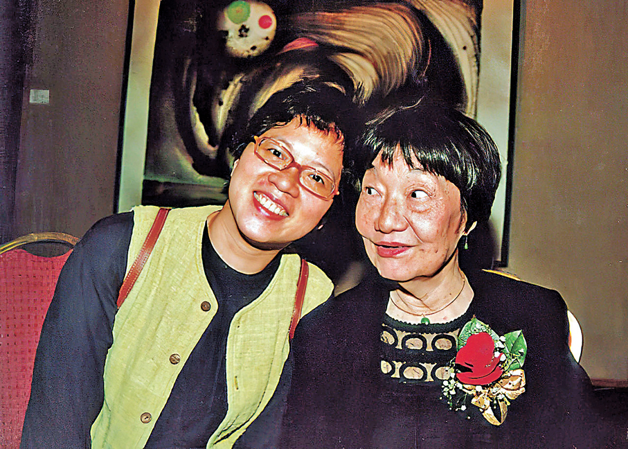 ●趙慧儀（左）是畫家周綠雲的入室弟子。 主辦方供圖