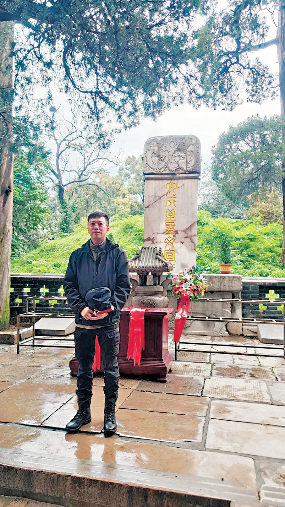 ●作者赴孔子墓致祭。 作者供圖