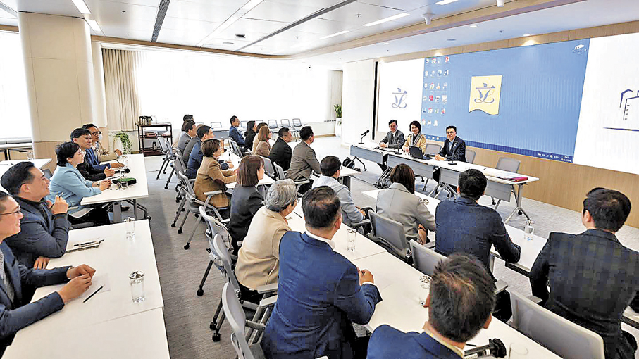 ●第八屆立法會議員首次內部工作交流會。李慧琼Fb圖片