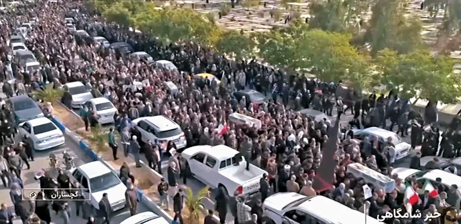 ●在騷亂中喪生的安全部隊人員和平民於德黑蘭舉殯。路透社