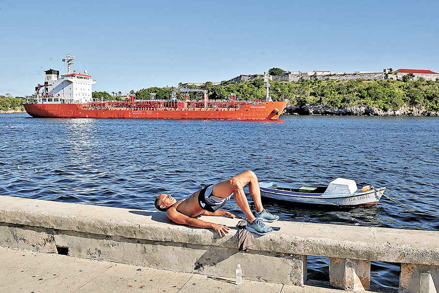 ●一輪油輪正運載墨西哥燃油到古巴。路透社