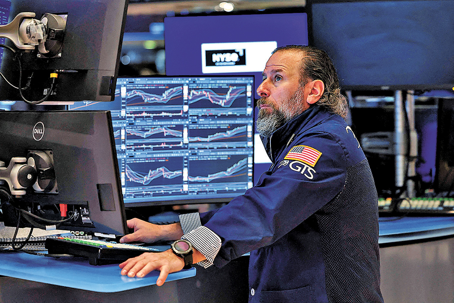 ●紐約證交所的交易員注視股市走勢。 法新社