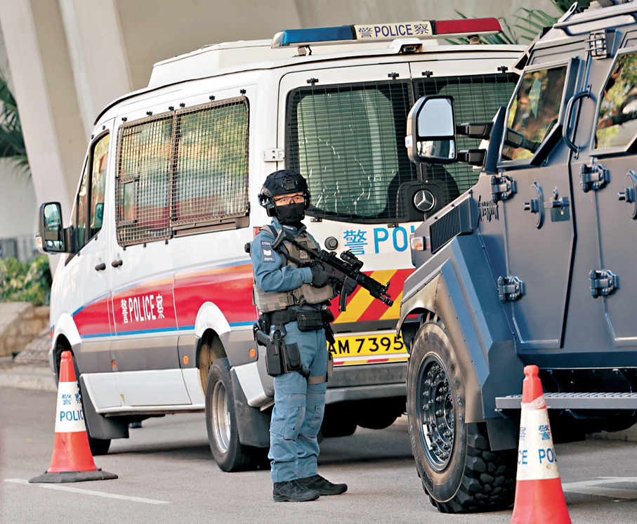 ●警方在西九龍裁判法院外戒備。  香港文匯報記者黃艾力  攝