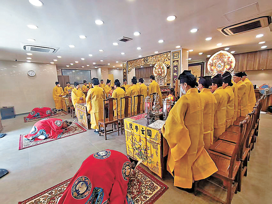 ●荃灣圓玄學院昨日舉行法事，超度大火罹難者。 香港文匯報記者張茗  攝