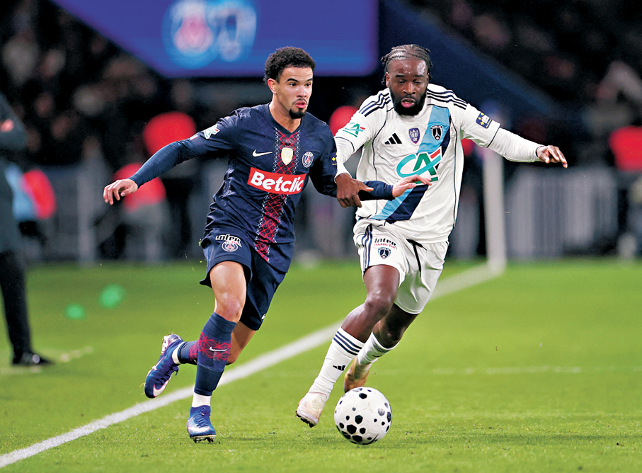 ●伊干尼（右）成為巴黎FC贏波功臣。  路透社