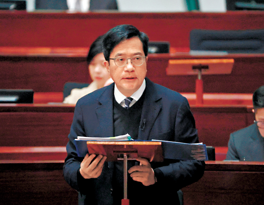 ●黃偉綸強調，估算呎價並非政府已決定的最終收購價。 香港文匯報記者郭木又  攝