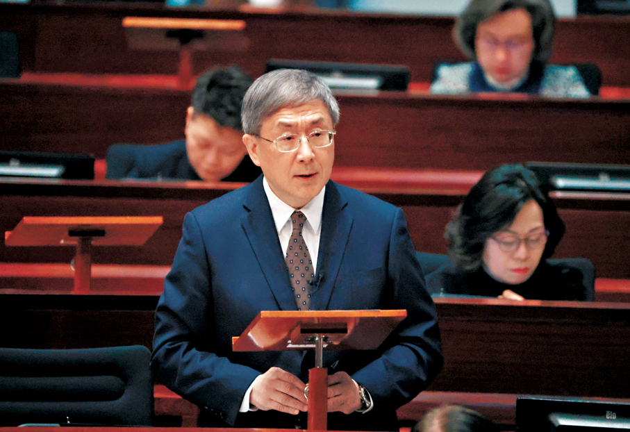 ●卓永興指，政府已推出11項緊急援助計劃，為受影響者提供財政支援。 香港文匯報記者郭木又  攝