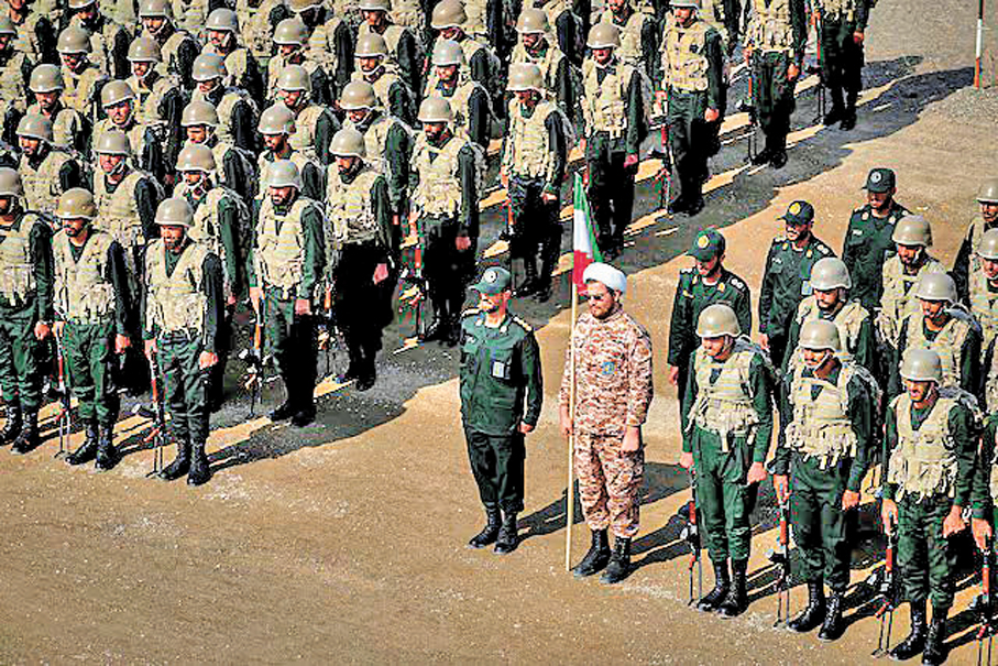 ●伊斯蘭革命衛隊早前在伊朗東阿塞拜疆省參加軍事演習。 資料圖片