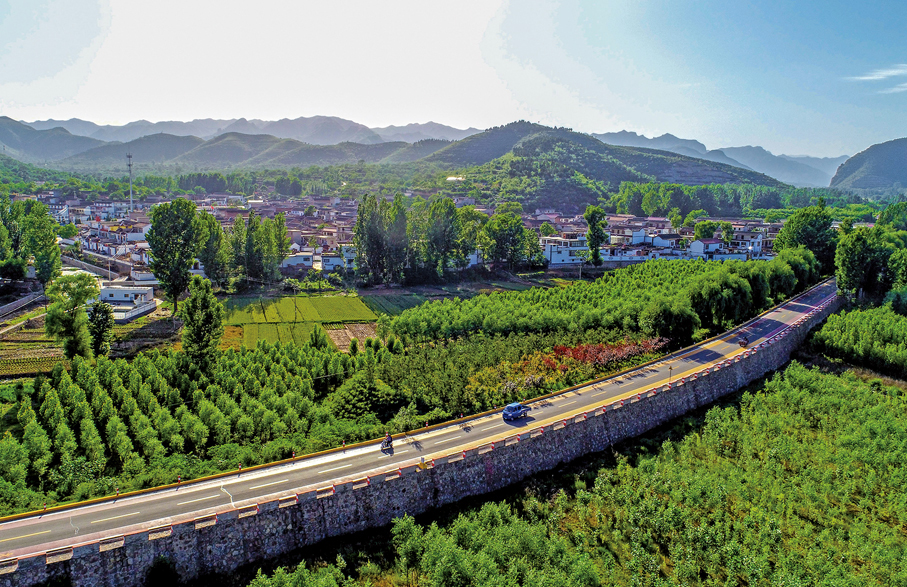 ●小農戶是我國農業生產經營的基本面。（新華社）