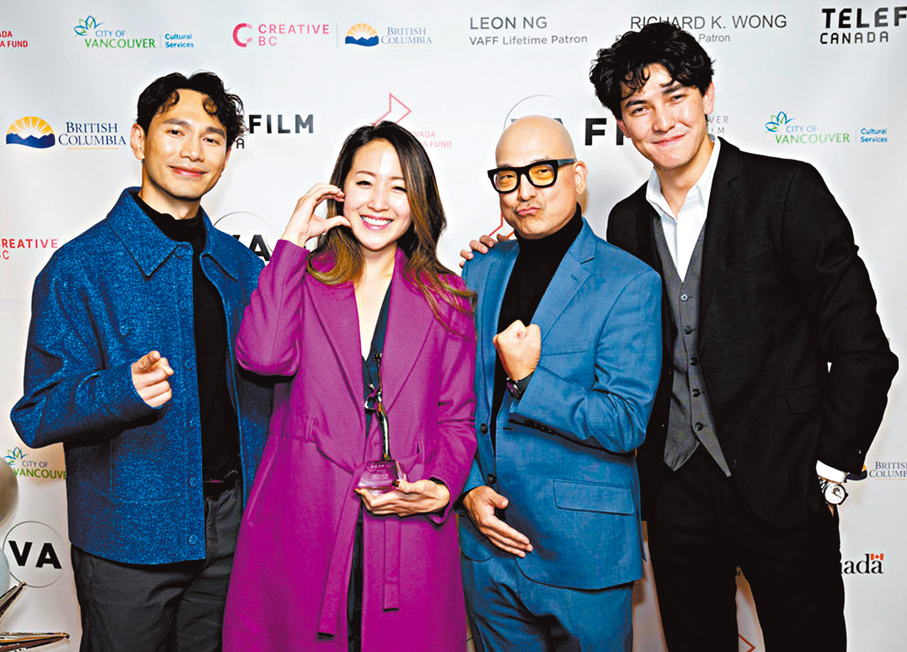 ● 《選美兄弟班》奪得溫哥華亞洲電影節「最具影響力獎項」，王梓軒(左一)與主創團隊領獎。  受訪者供圖