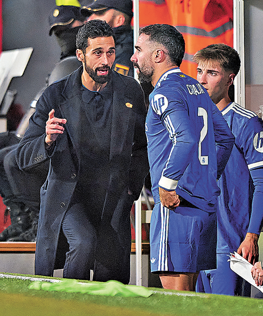 ●艾比路亞（左）名氣不足，難令皇馬群星信服。 新華社